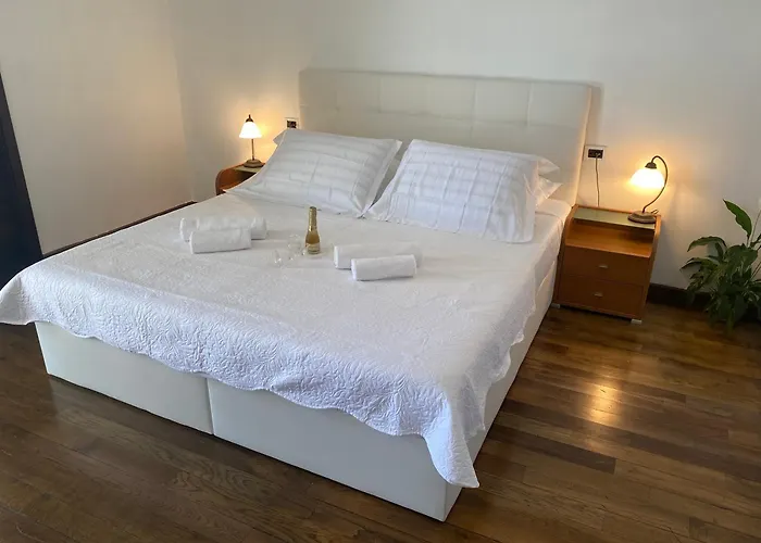 Apartman Two-bedroom Kolak With Sea View Terrace *