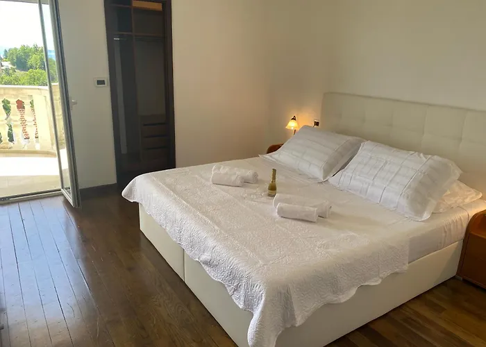Apartman Two-bedroom Kolak With Sea View Terrace *